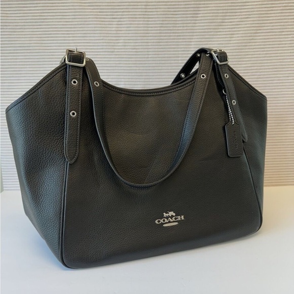 Coach CM074 Black Pebbled Leather “Meadow” Shoulder Bag pre-owned. - Picture 3 of 9